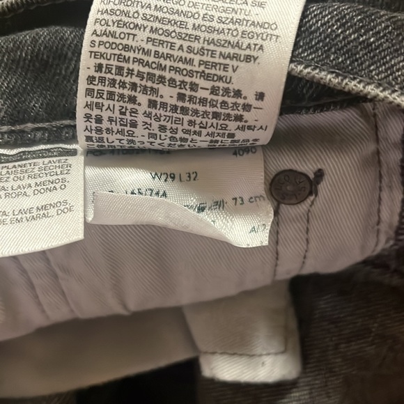 Vintage Levi’s black wash jeans - Picture 12 of 12